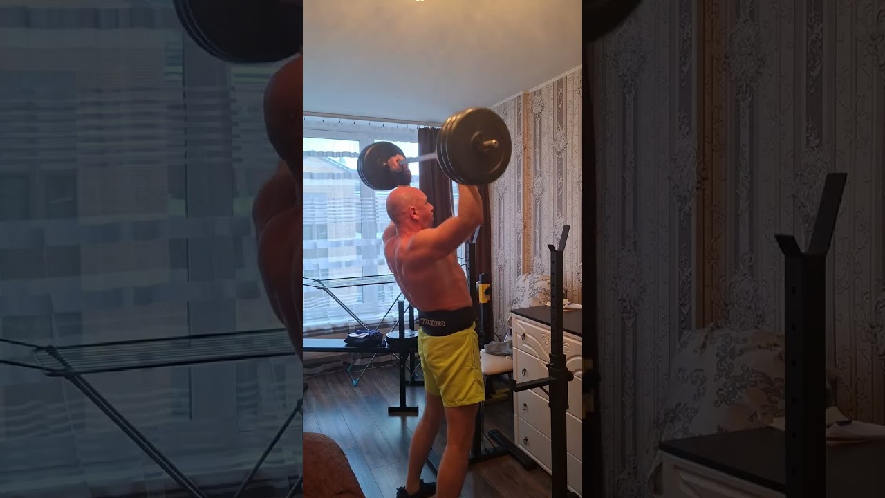 Качаясь штангой дома !!! 💪💪💪
