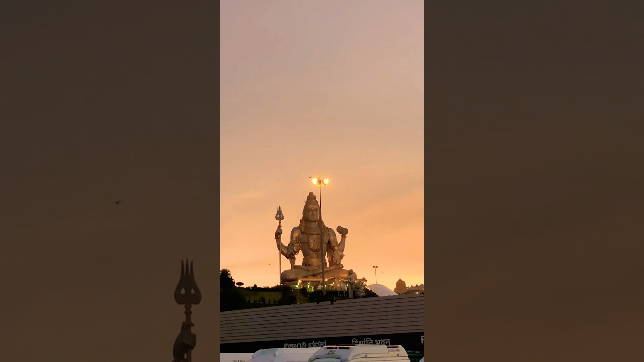 Discover Murdeshwar&rsquo;s beauty &ndash; a peaceful mix of ocean, temple, and nature. # beach #TravelVlog
