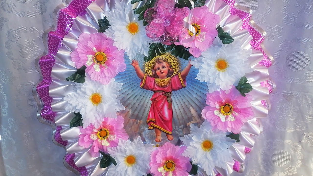 CORONA de flor artificial con otros detalles