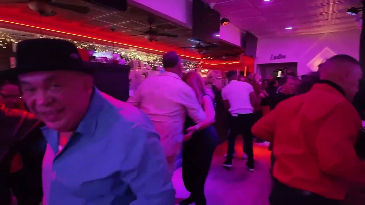 Salsa at Willies Steak House  
