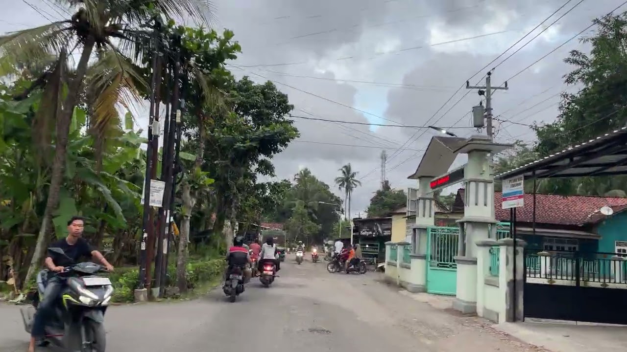 KONDISI JALAN TERBARU PODOHURIP-DOROWATI TERPANTAU RUSAK PARAH BANYAK BAGIAN BERLUBANG