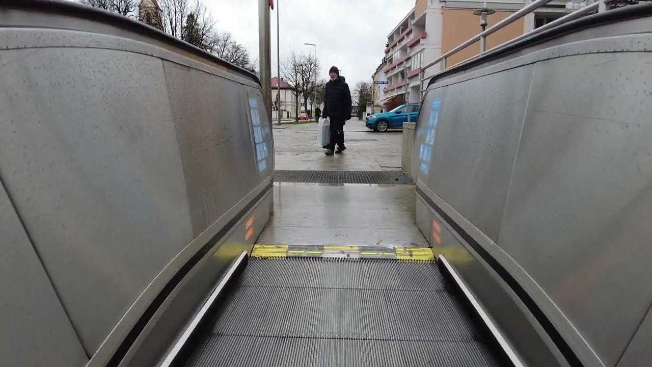 up and down OTIS escalators at Moosacher St.-Martins-Platz U-Bahn station in Munich [4K HDR]