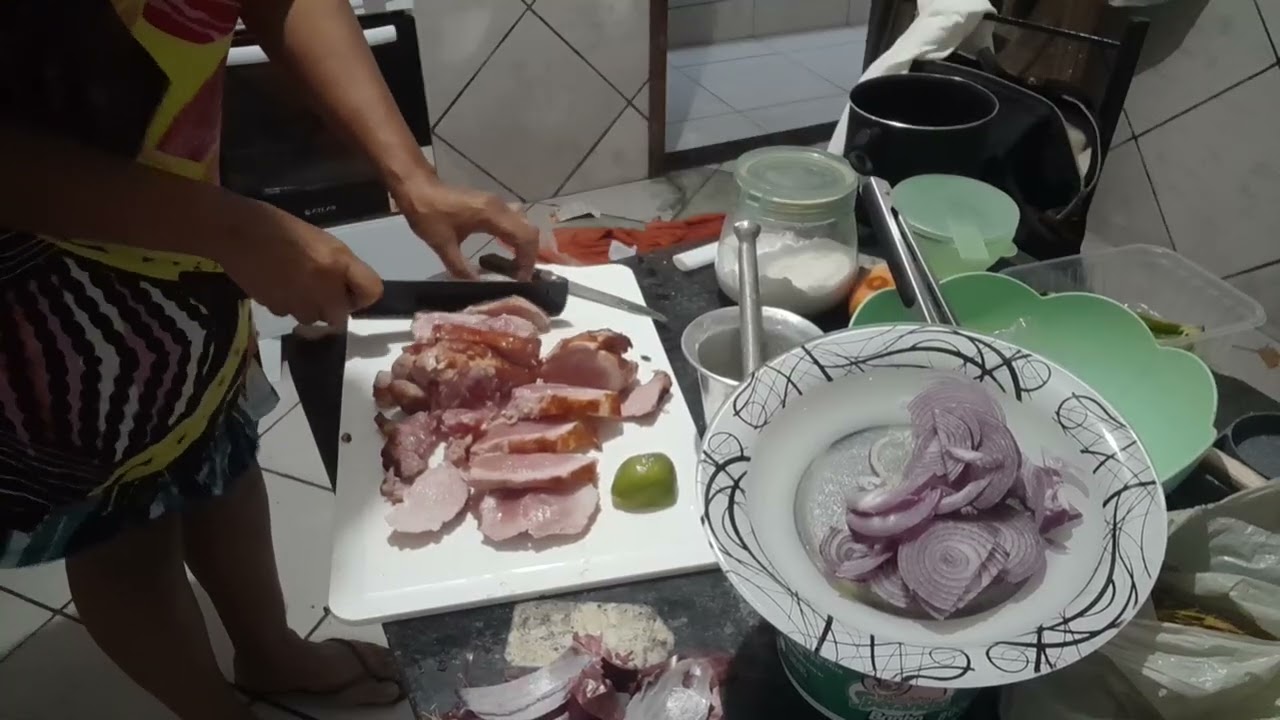 Eu fiz uma janta  maravilhosa hoje. Carne de porco é arroz 