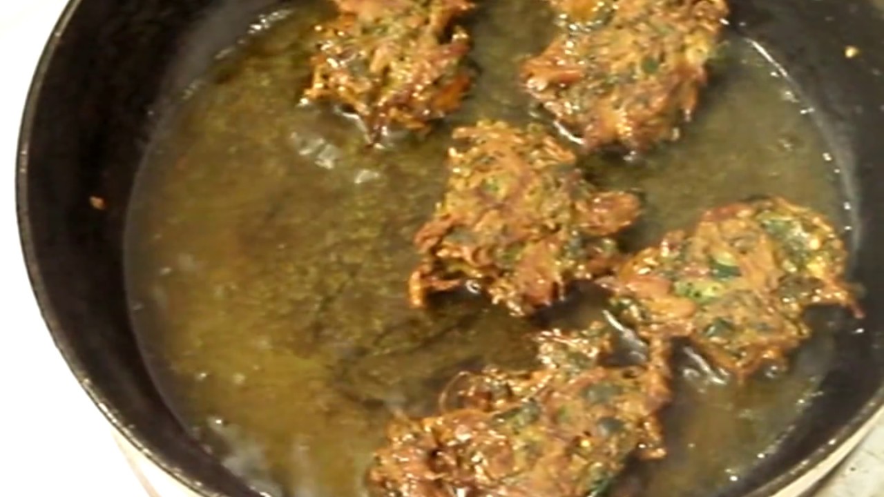 Spinach Onion Pakoras/Palak kanda bhajji at Everyday Indian Cooking