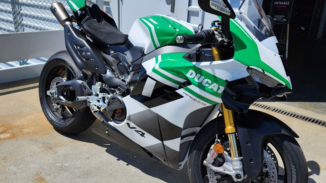 2025 Ducati Panigale V4 S Tricolore | Full Akra Exhaust