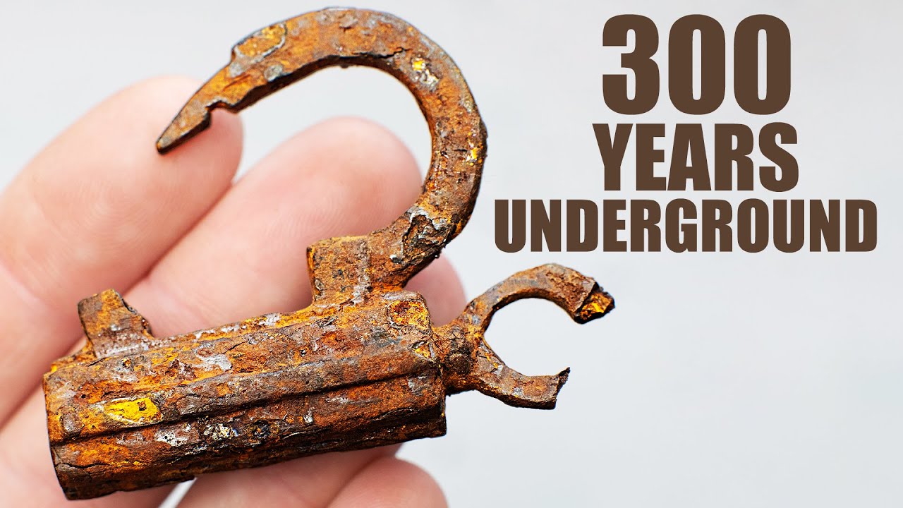 Very Old Rusty Padlock Restoration. Lock of the 17th-18th century
