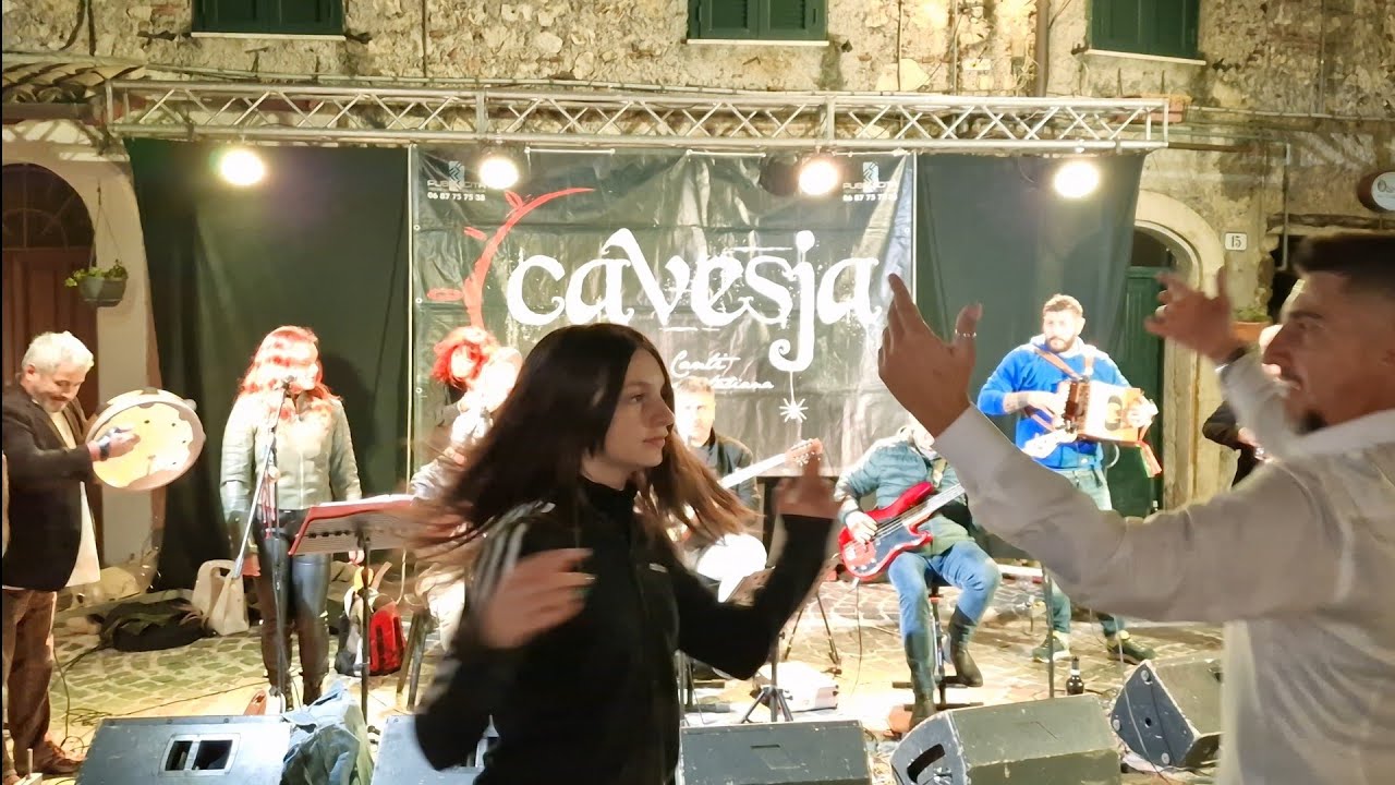Cavesja in una Pizzica - Località Piglio 12 Novembre 2022 al ballo Ludovica e Fabrizio