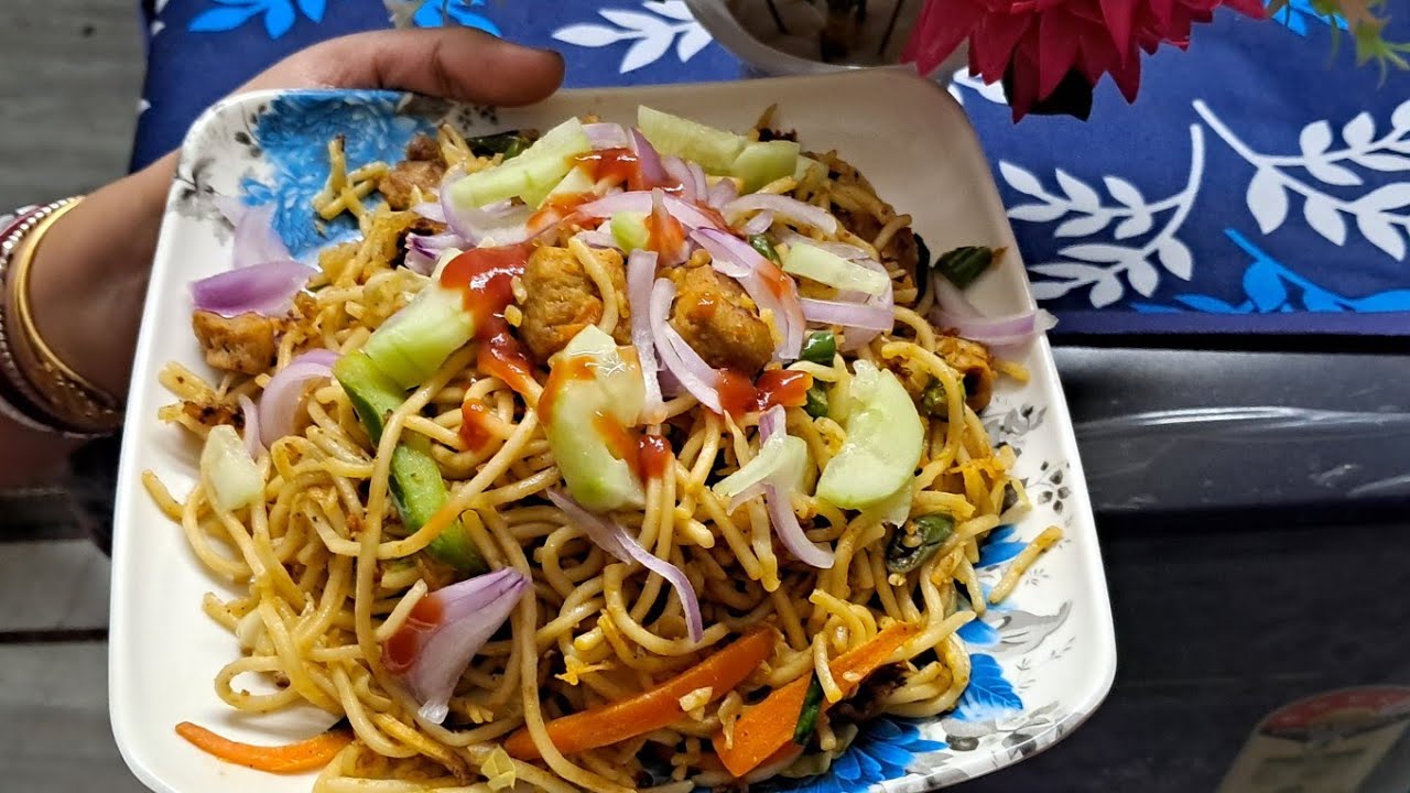 দোকানের মতো ভেজ চাউমিন বাড়িতে কিভাবে বানাবে দেখে নাও। #street style veg chowmein #fast food item