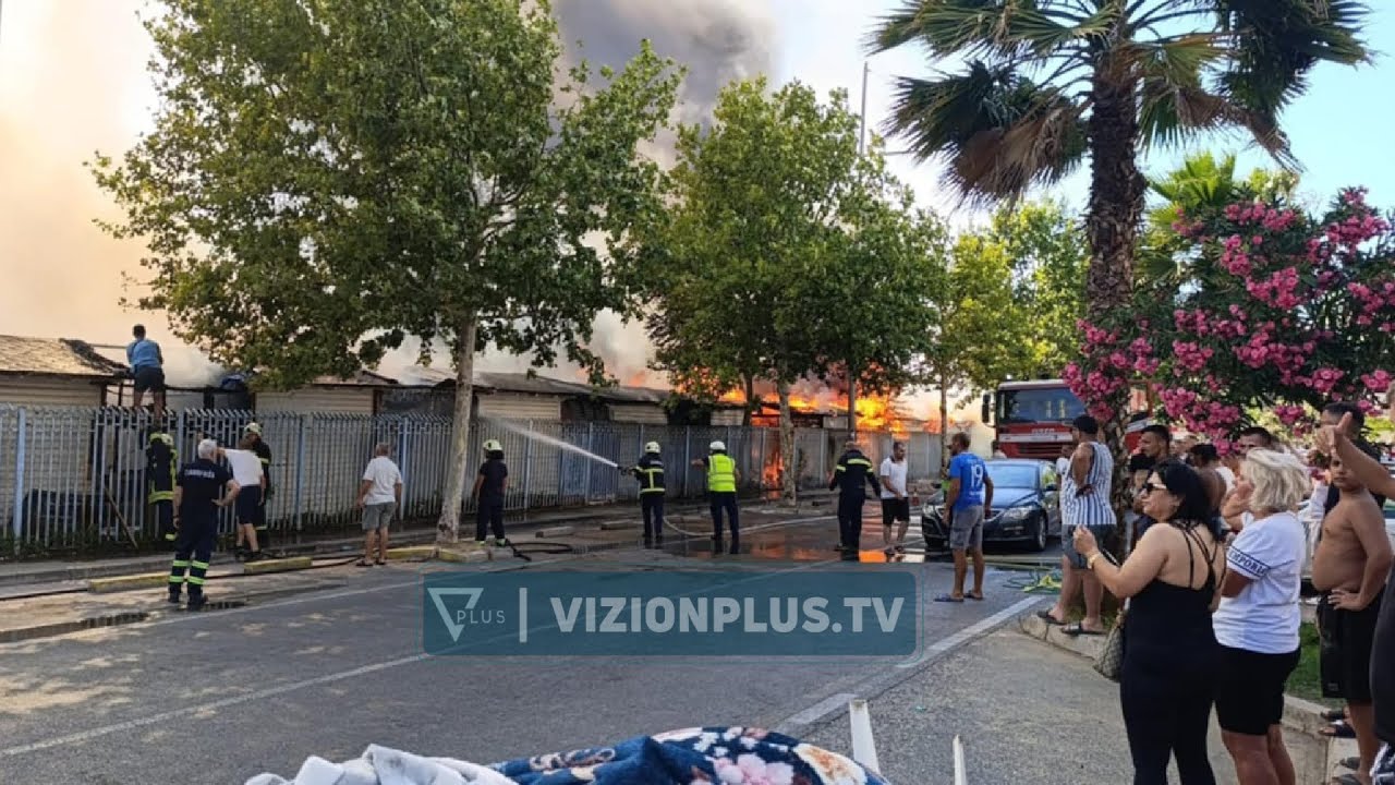 Zjarr i madh në zonën e plazhit në Durrës, mbi 20 dyqane në rrezik - Vizion Plus