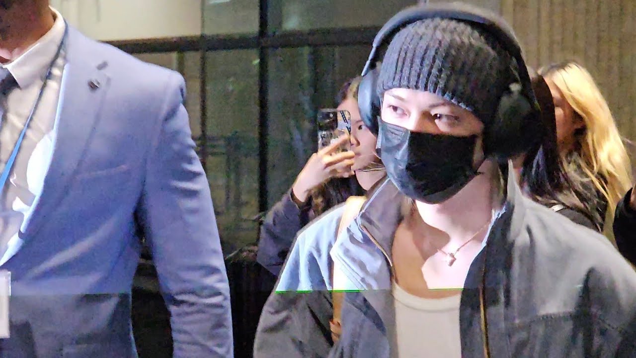Stray Kids Felix 필릭스 arrival @ Charles de Gaulle Airport in Paris for the Louis Vuitton PFW Event