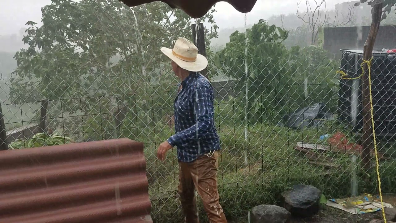 las fuerzas del huracán provocó fuertes lluvias i inundaciones en el  Rancho de nuevo ¡miren esto!