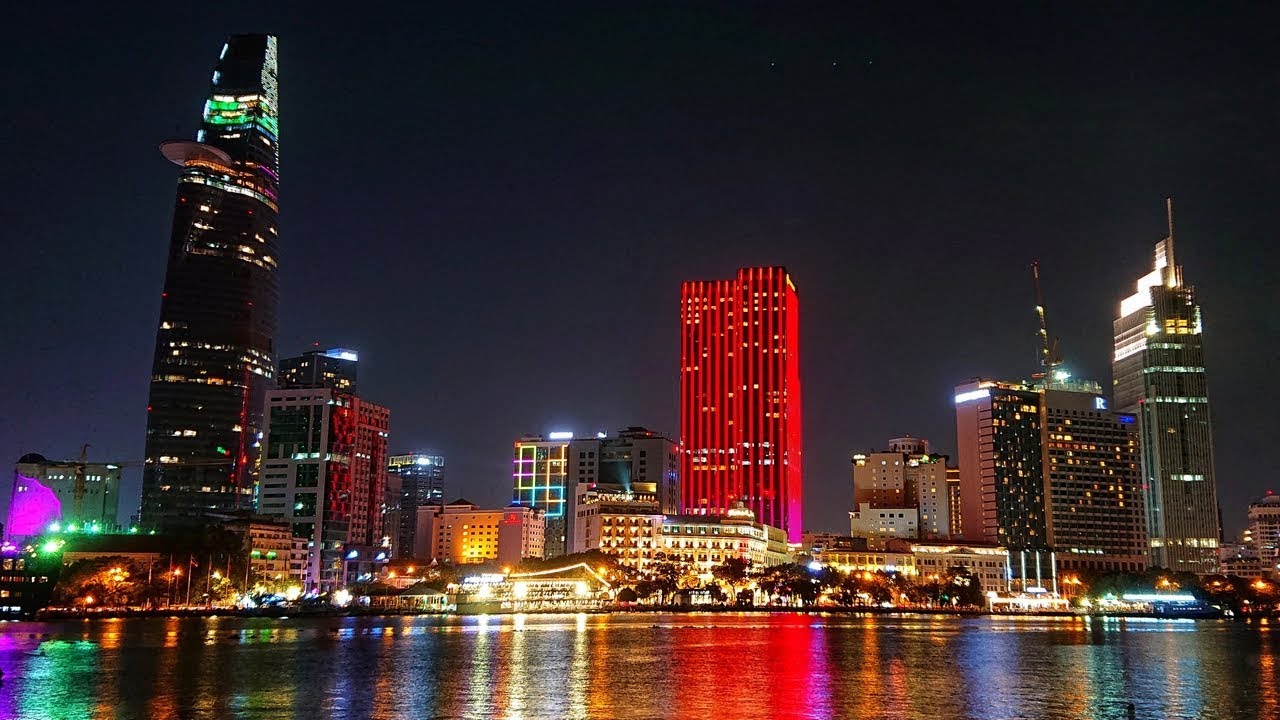 Amazing Saigon Times Square light-up | Saigon Center by night