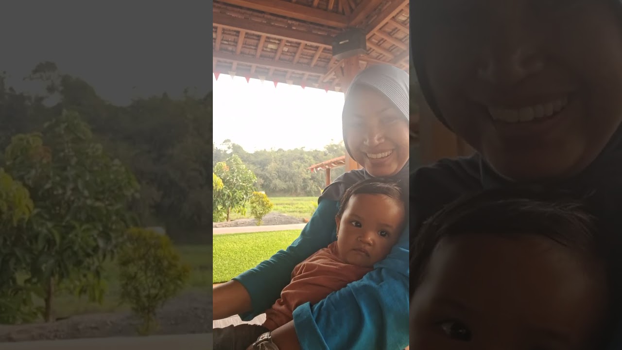 Sofia 1 tahun makan disawah