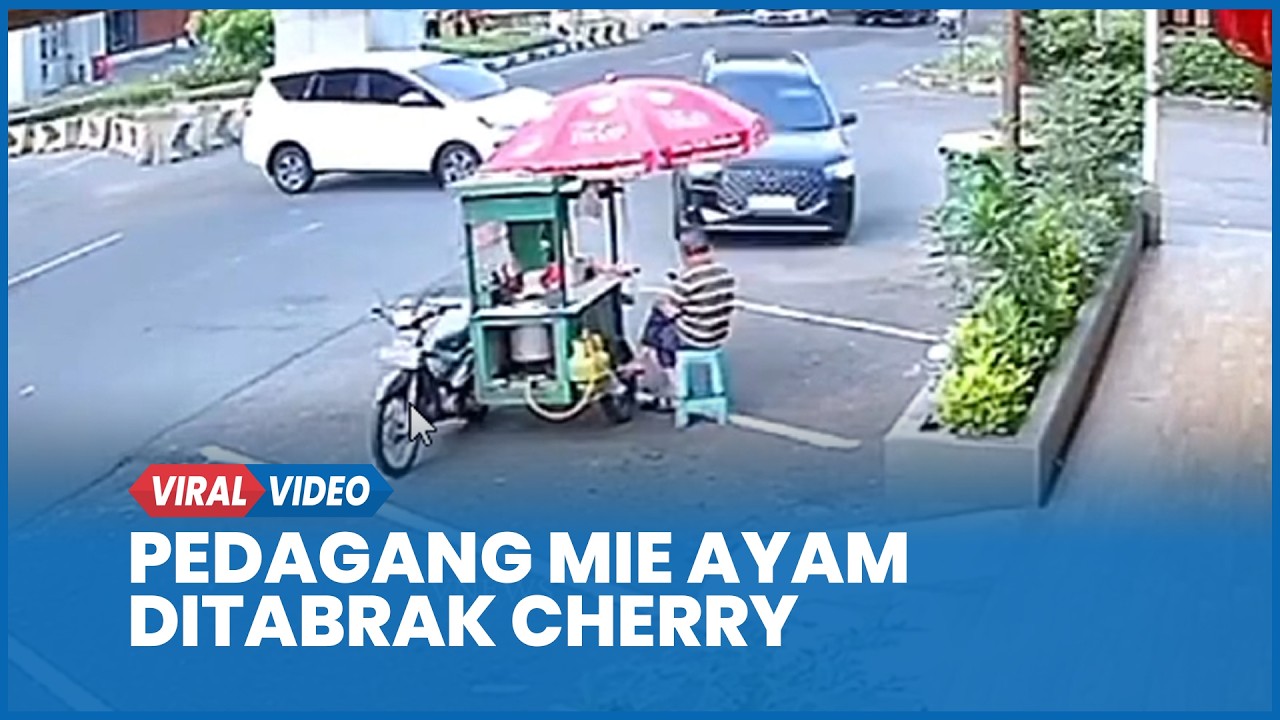 Terekam Detik-detik Pedagang Mie Ayam Ditabrak Cherry Jelang Lebaran