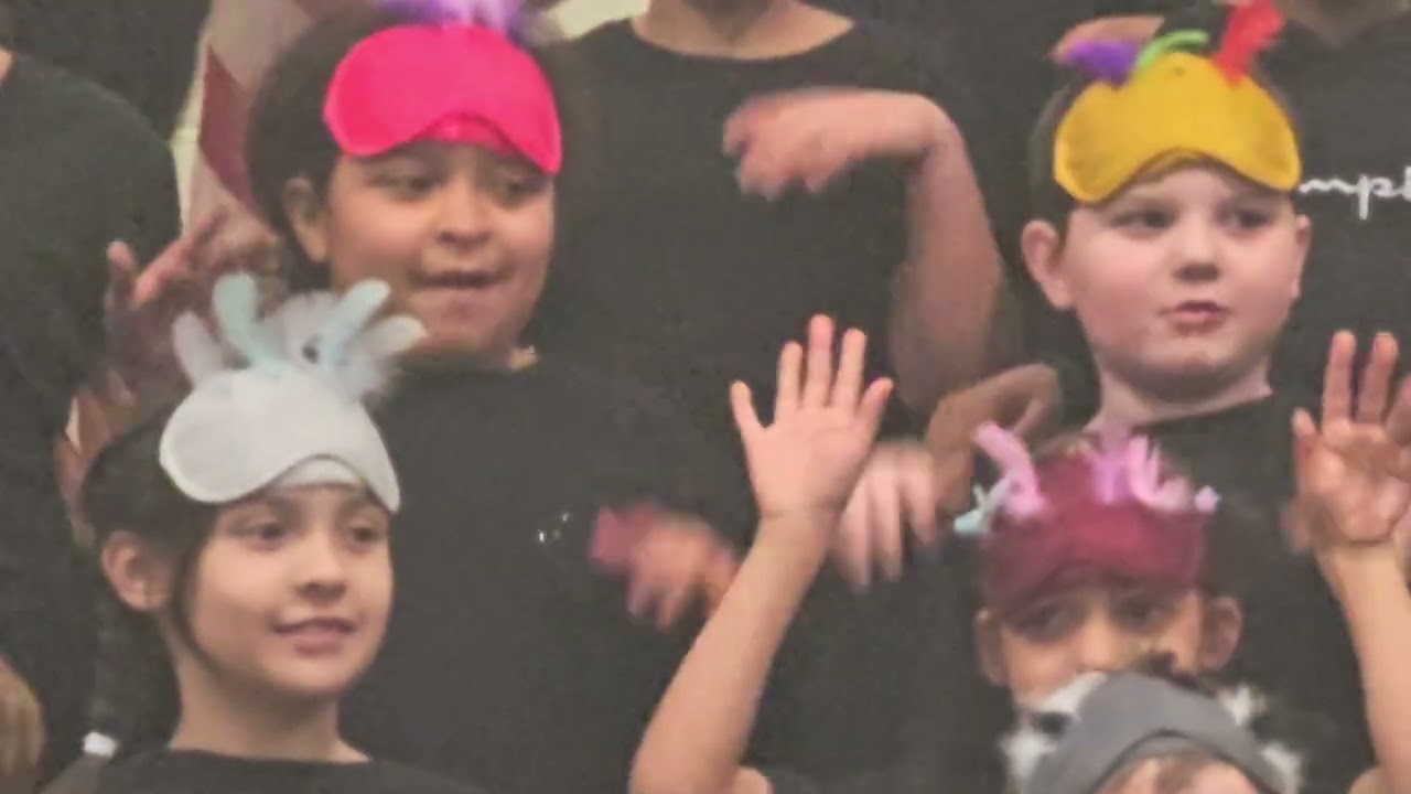 9 yearold Laniya having a fun time singing with her class for this 3rd grade recital 