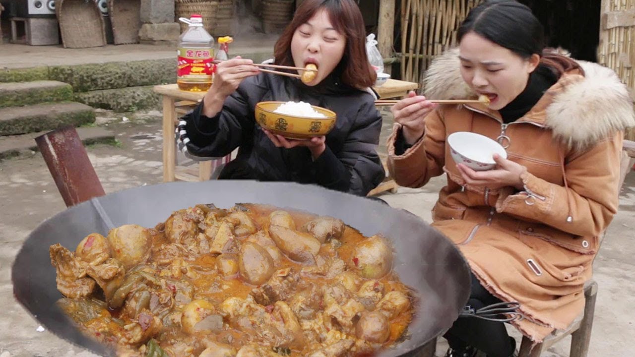 Перепел с курицей, Qiu Mei делает дрова из индейки