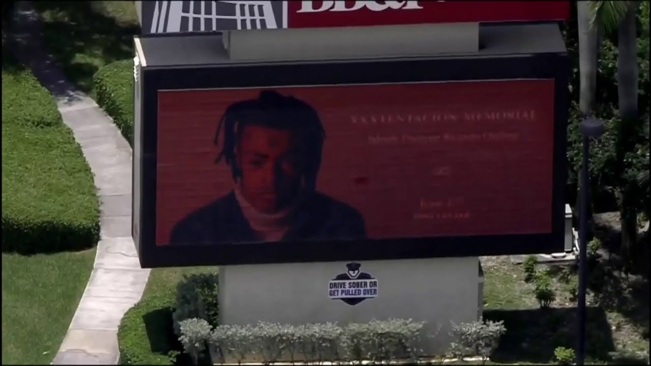 Тысячи фанатов попрощались с XXXTentacion в BB&T Center
