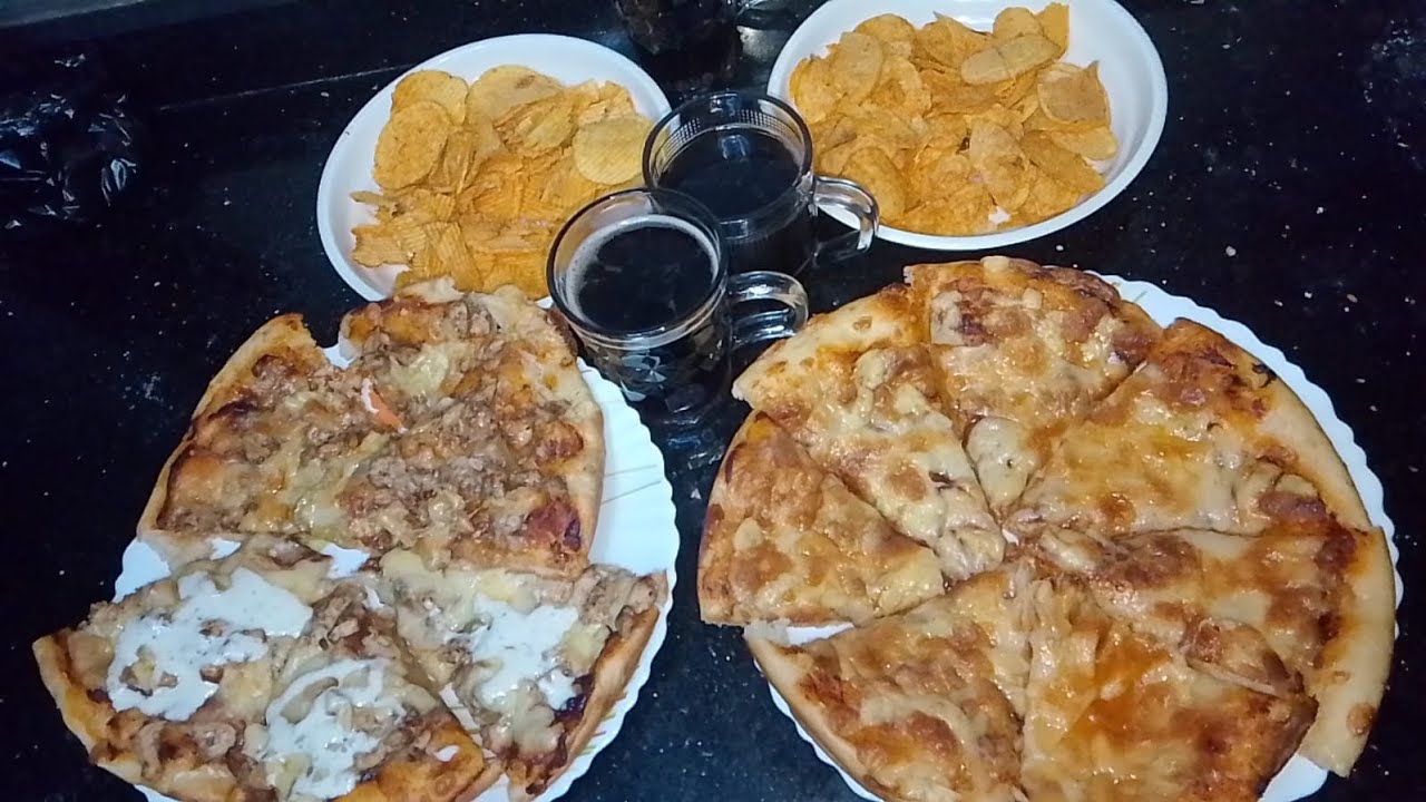 طريقه عمل البيتزا علص صوت الزمن القديم والجميل هيرجعك لأيام زمان🥰🥰متنسيش الايك يا قلبي 👍