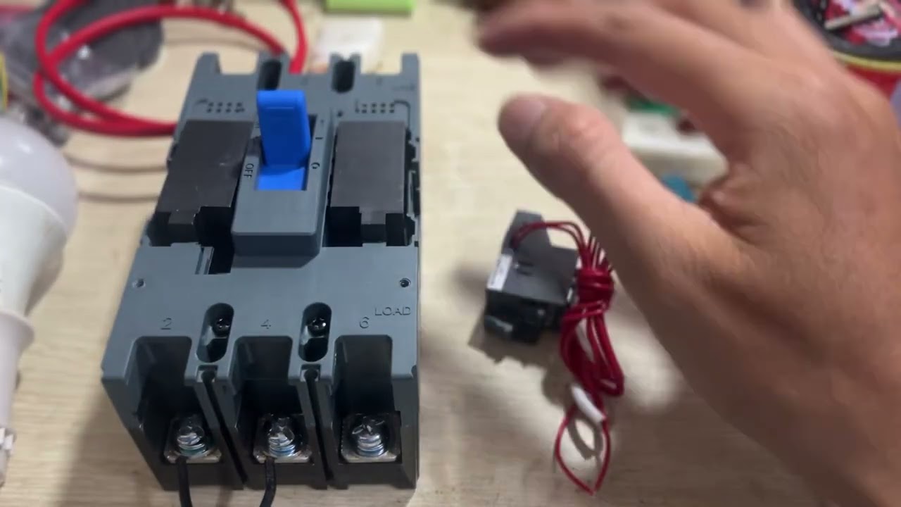 Mccb kết hợp shunt trip chint để ngắt áp khi quá tải, mất pha, mất trung tính đưa tín hiệu về