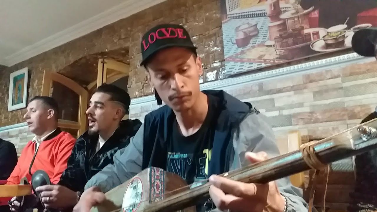 Maallem Rachid Rahrouh A Tanger جلسة موسيقة كناوية مع رشيد رحروح