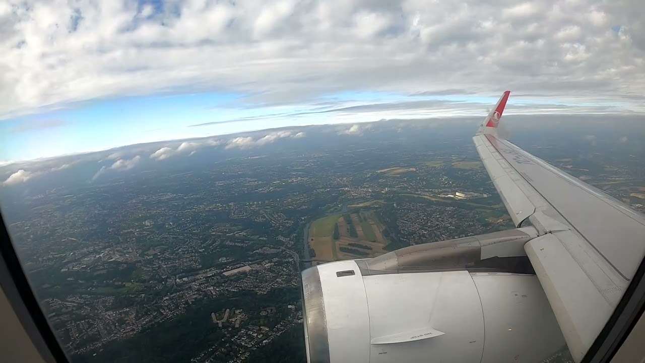 Airbus A-321-200 Turkish Airlines Landing at Dusseldorf