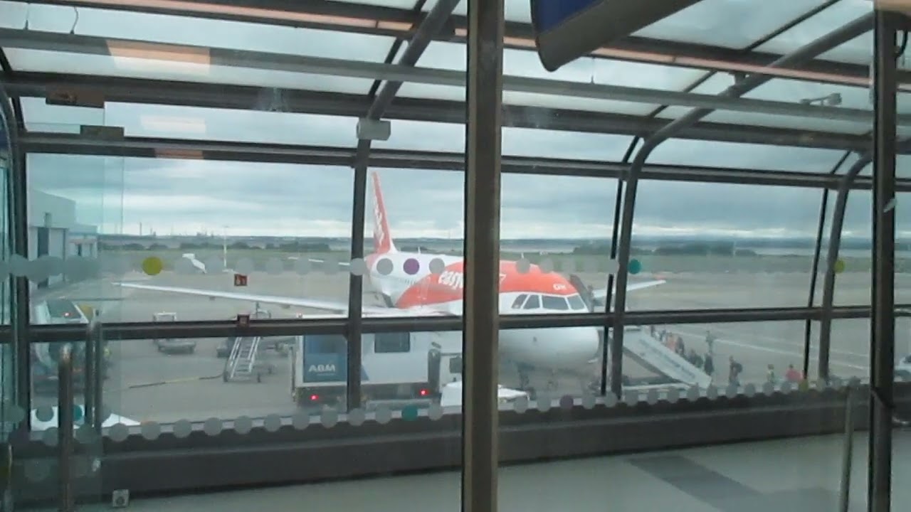 Kurzer Blick auf Rollfeld Airport Liverpool