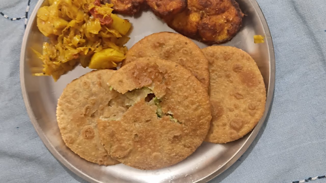 Crispy Matar Aloo Kachori Recipe | Khasta & Spicy Halwai Style Kachori at Home 😋 #ViralRecipe #tasty