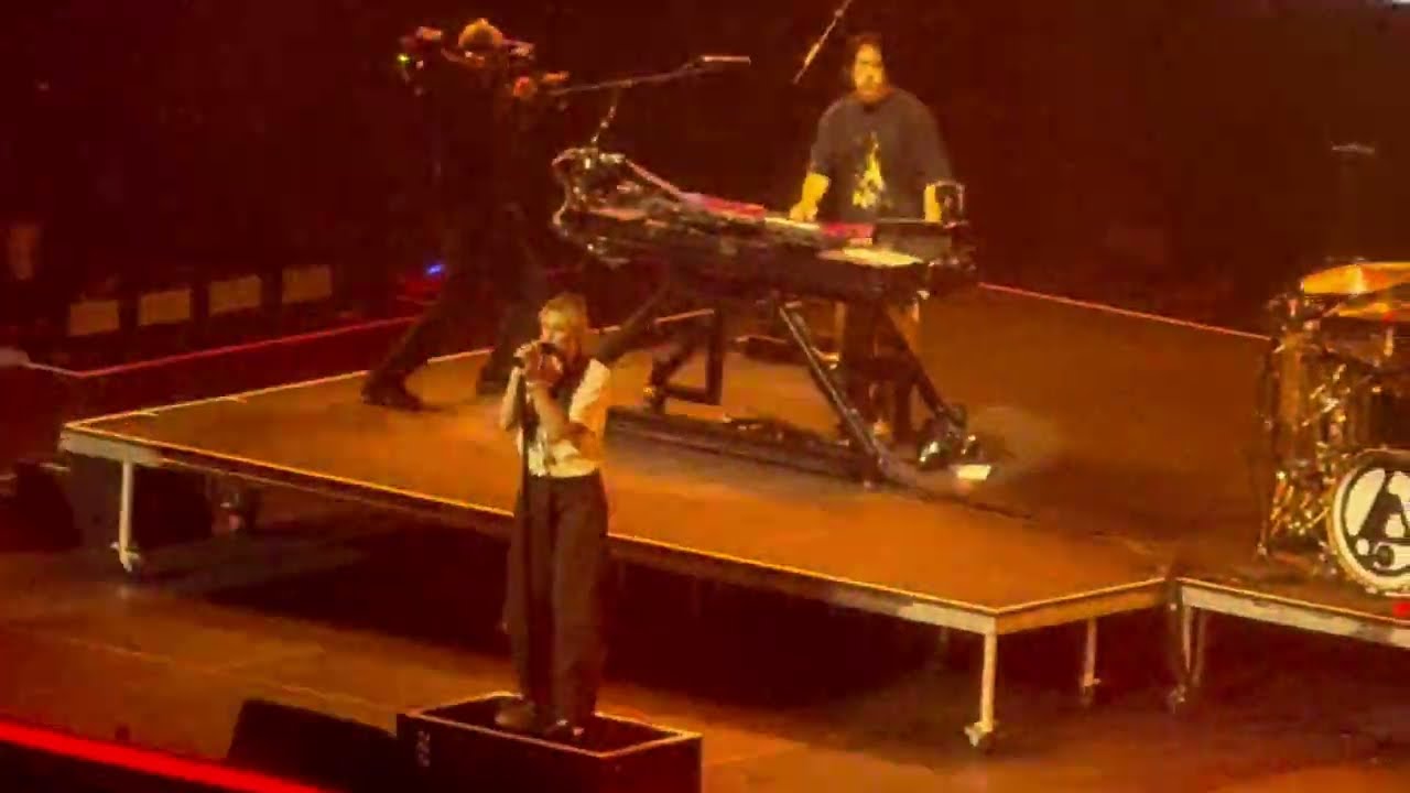 Linkin Park - Heavy Is The Crown - Live at Rod Laver Arena, Melbourne, Australia 8.3.26