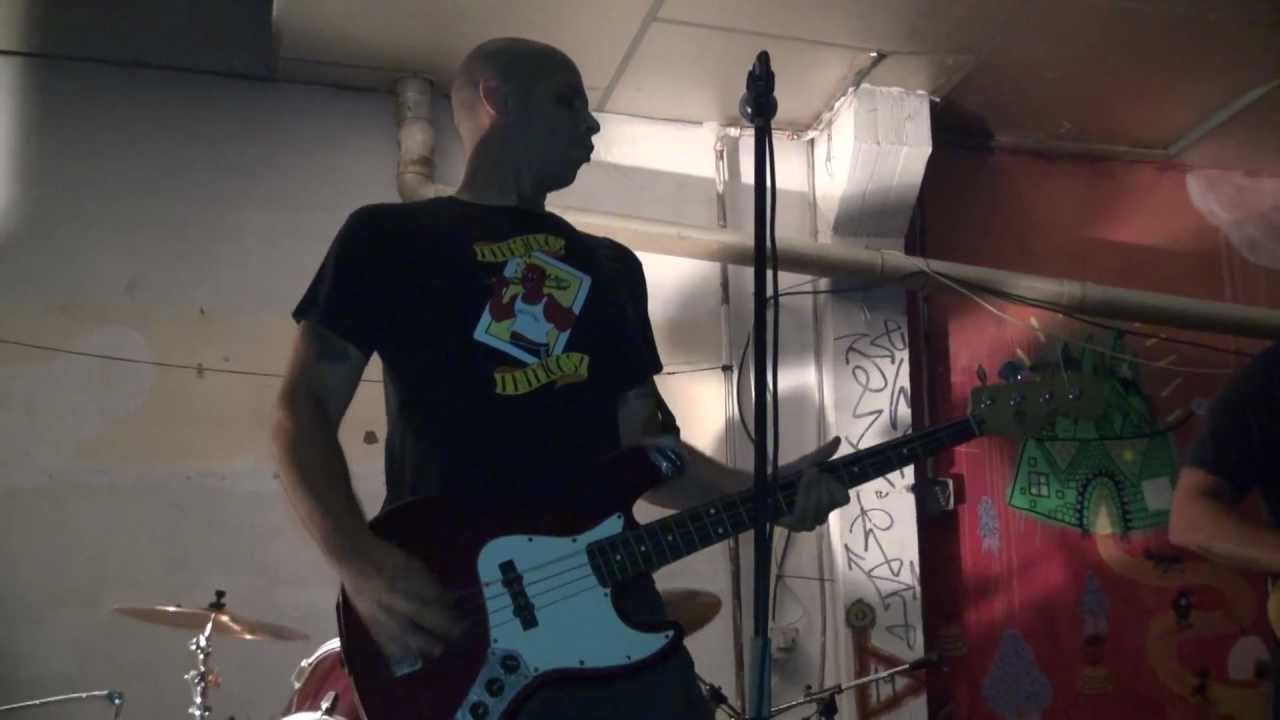 DEMASIADOS ENEMIGOS- Hora ante hora (CSO La Astilla 15-6-12)