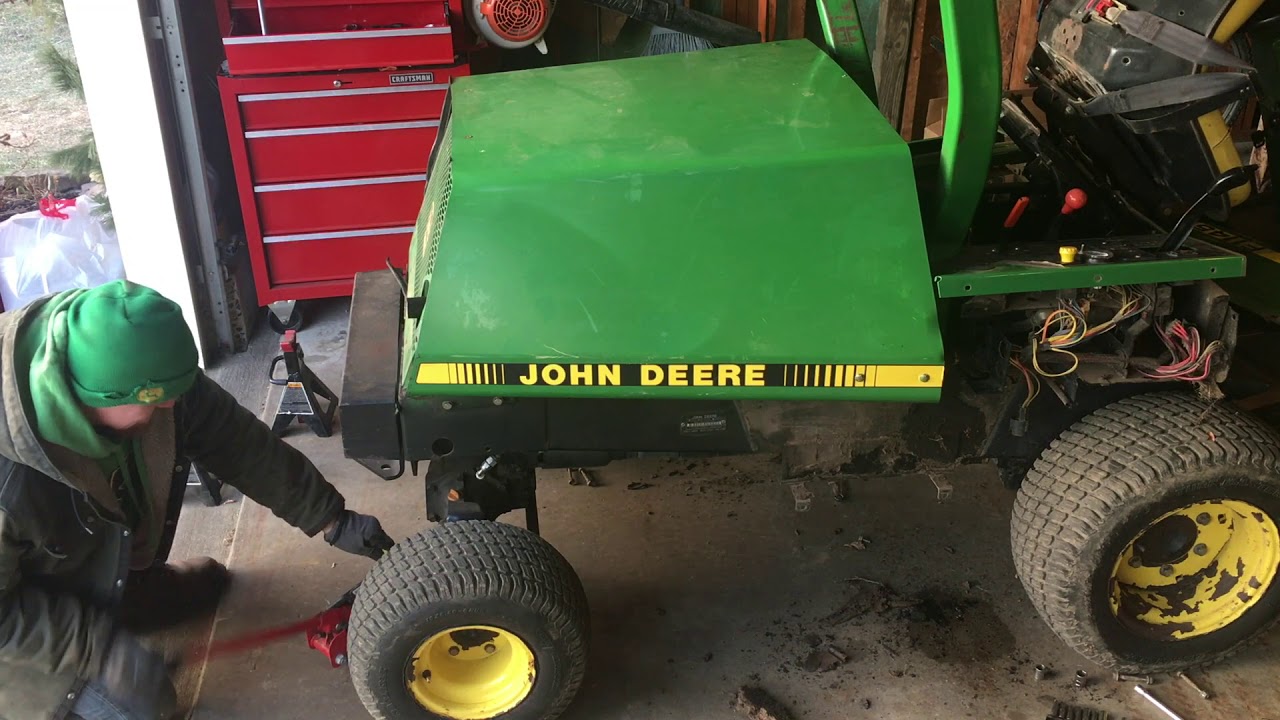Preparing The John Deere F1145 For Snow Plowing (Timelapse)