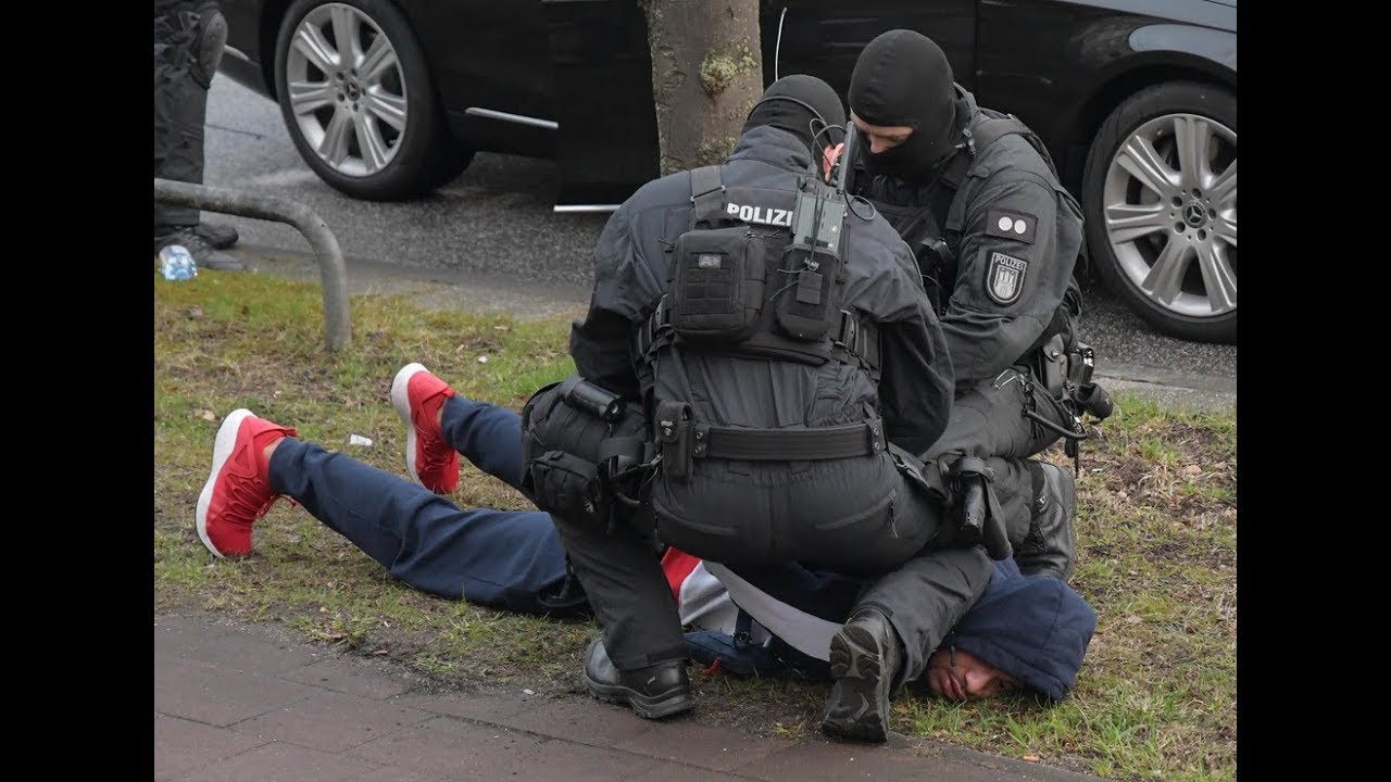 Spektakuläre Razzia in Hamburg: Hier nimmt die Polizei „187 Strassenbande“-Rapper Maxwell fest