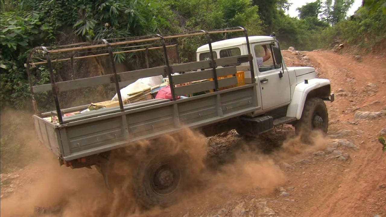 Laos: The Last Jungle Pathfinders | Deadliest Journeys