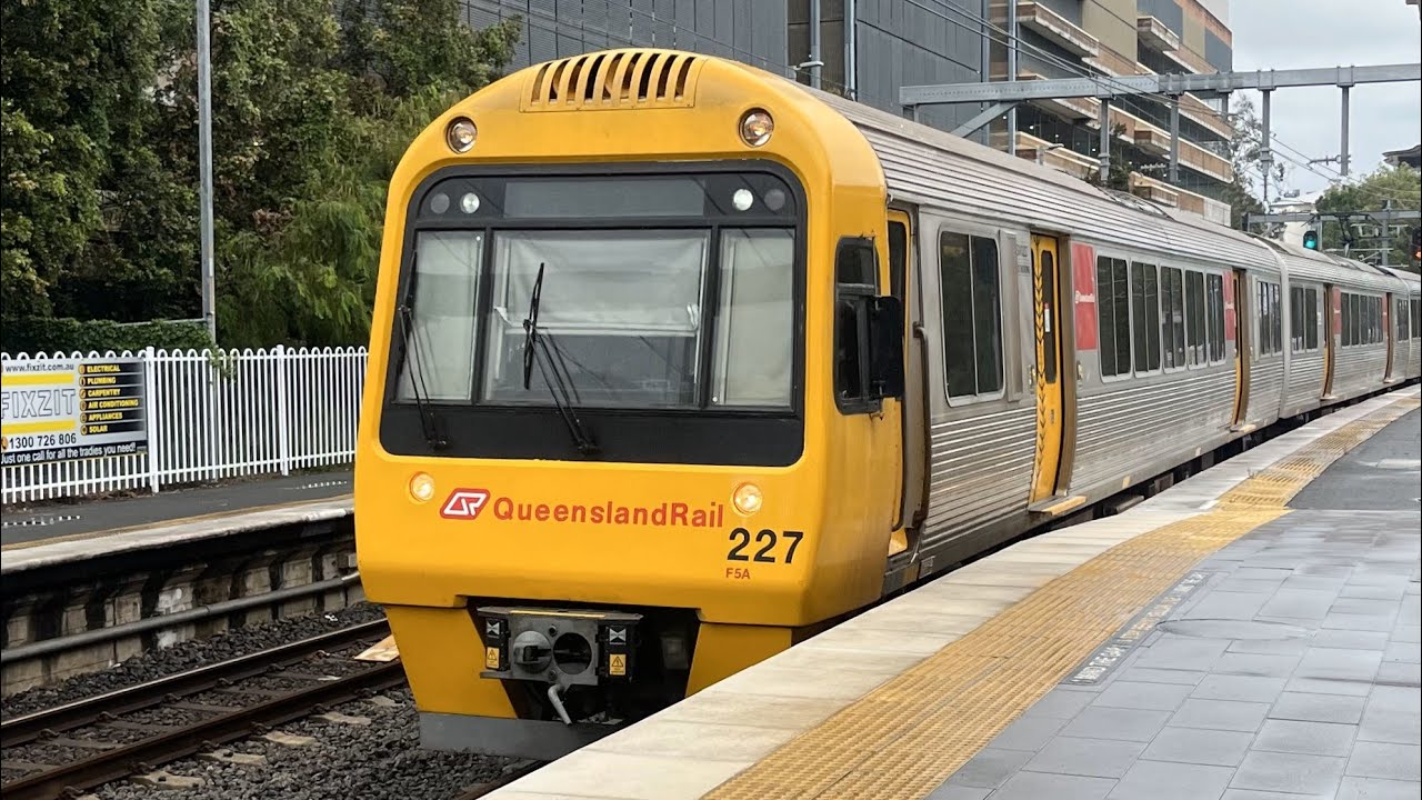 Queensland Rail SMU 220 series (SMU 227): Caboolture line? - Auchenflower to Roma Street