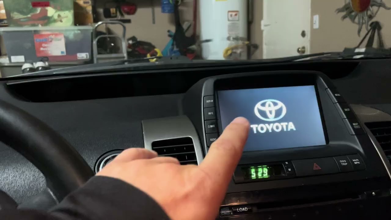Неисправная подсветка приборной панели Toyota Prius. Ремонт менее чем за 60 секунд.