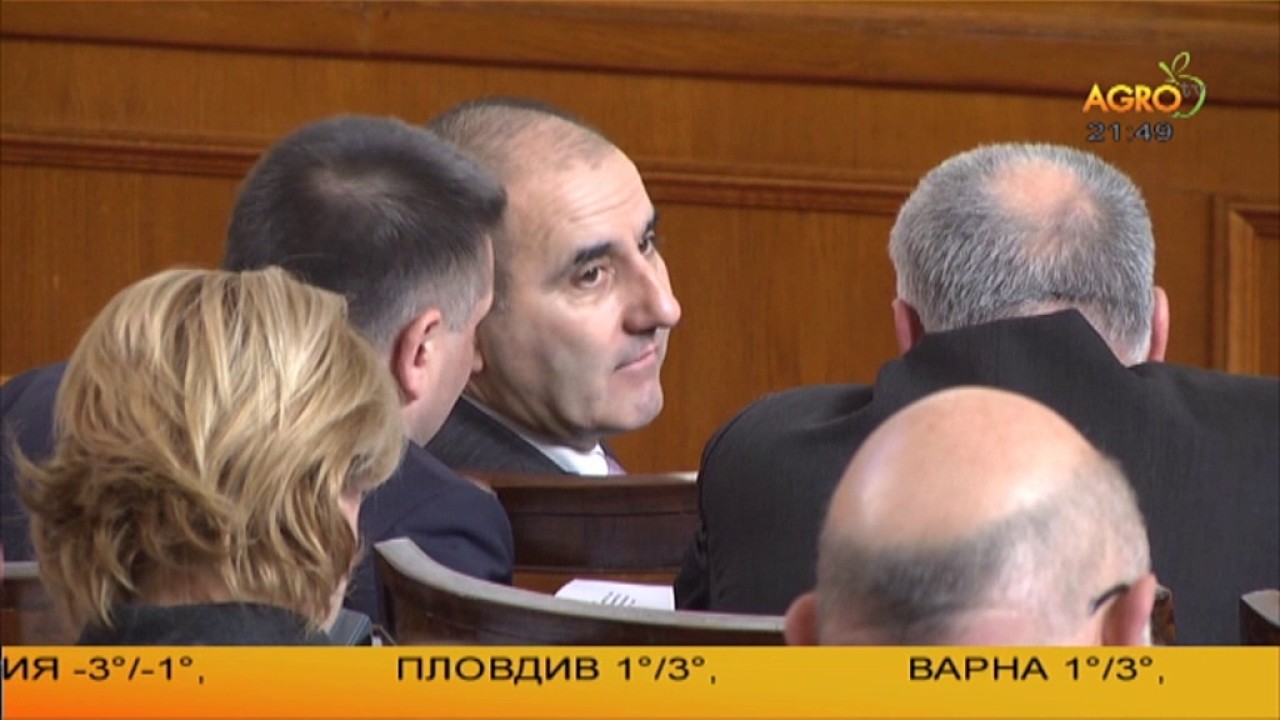 СЕЛСКИТЕ ФОТОВОЛТАИЦИ – КОЙ ПИЕ, КОЙ ПЛАЩА