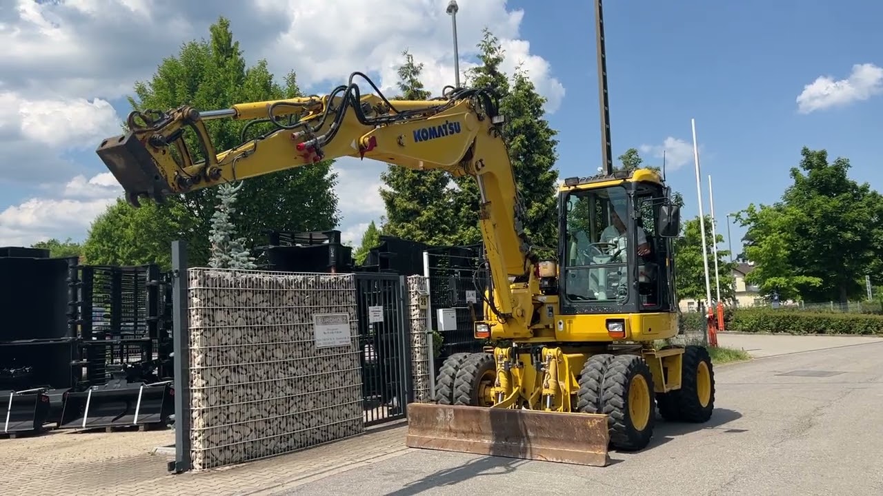 Mobilbagger Komatsu PW98MR-6 mit Schnellwechsler MS08, Knickmatik, Verstellausleger, 8-fach bereift