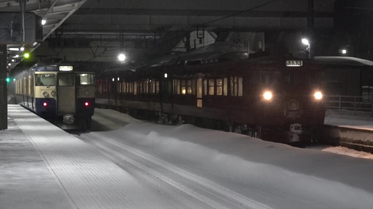 しなの鉄道北しなの線黒姫駅で、しなの鉄道115系S8編成団体運用の「ろくもん」と出合い、長野駅手前で「試運転」表示のE257系5000番台OM-93編成と出合った、しなの鉄道115系S9編成普通列車。