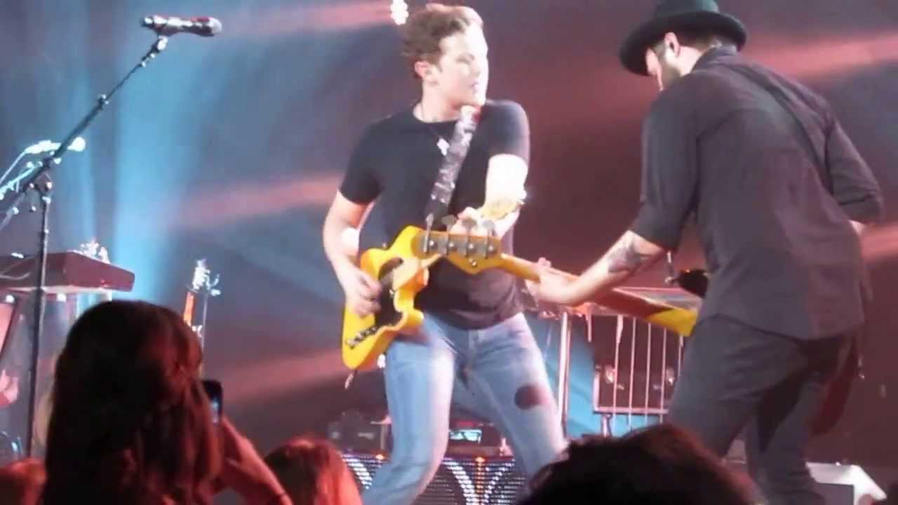 Scotty McCreery  NOW & CAN YOU FEEL IT Nashville