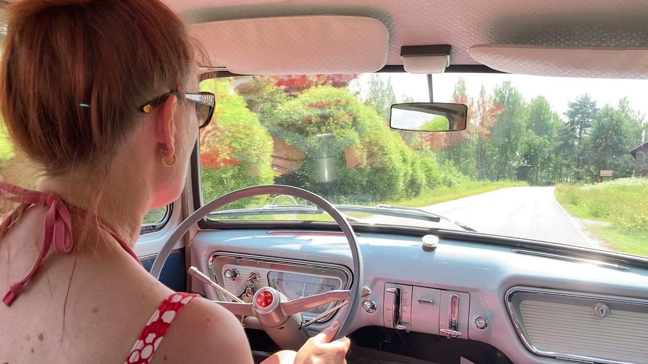 Nainen Ratissa: Ford Anglia Deluxe ja j&auml;&auml;tel&ouml;nhakureissu