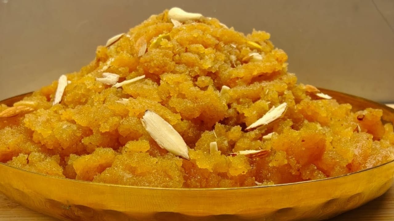 गरमा-गरम मूंग दाल का हलवा|Halwa aisa ho toh diet kal se|देसी घी में बना मूंग दाल हलवा