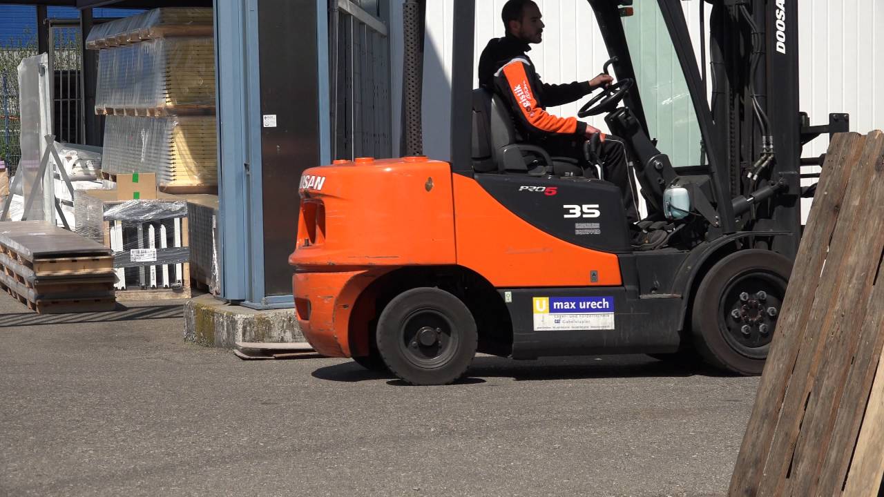 G&uuml;ller Bausysteme AG - Warenlieferung