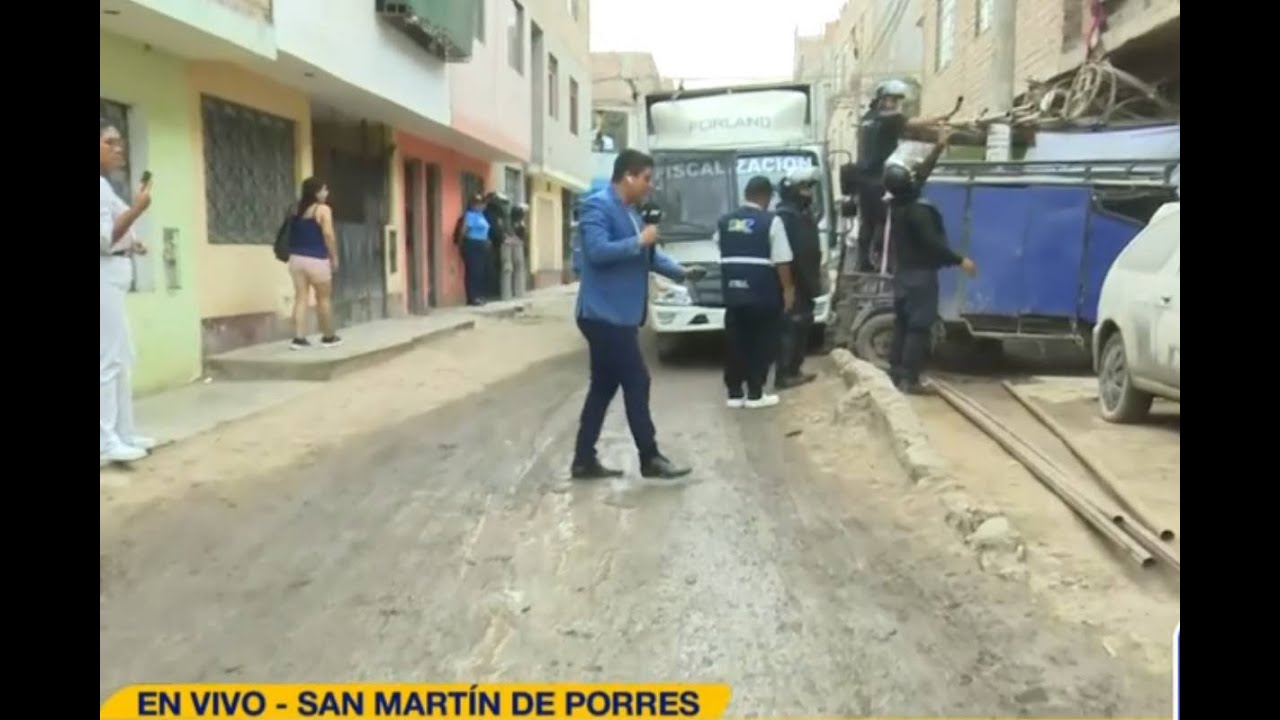 Vecino de SMP invade la vía pública y hace la vereda su cochera