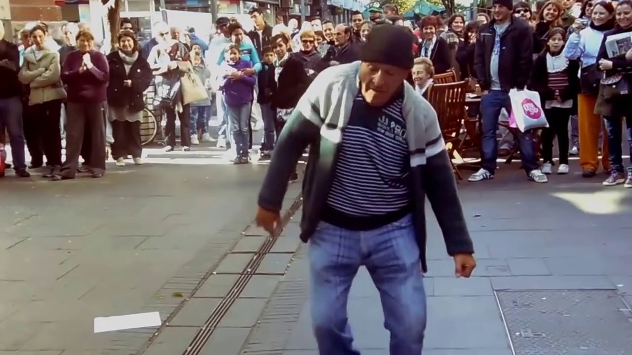 Zorba, el Griego - Mikis Theodorakis -  Banda Verde, con un bailarín muy original.