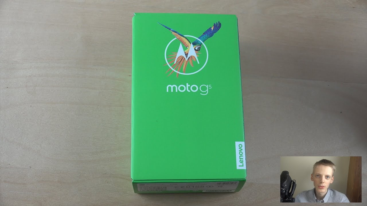 Lenovo Moto G5 — распаковка