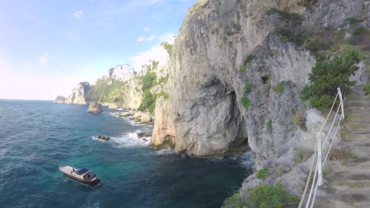 Explore Italy: Cliff Jumping in 360