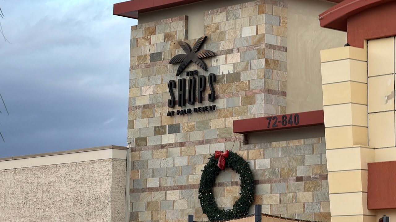 Walking Around the Shops at Palm Desert