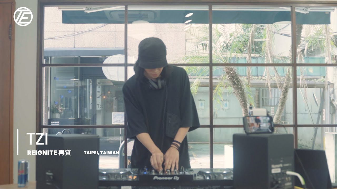 TZI  | Spin that damn track - SeaSide Salon