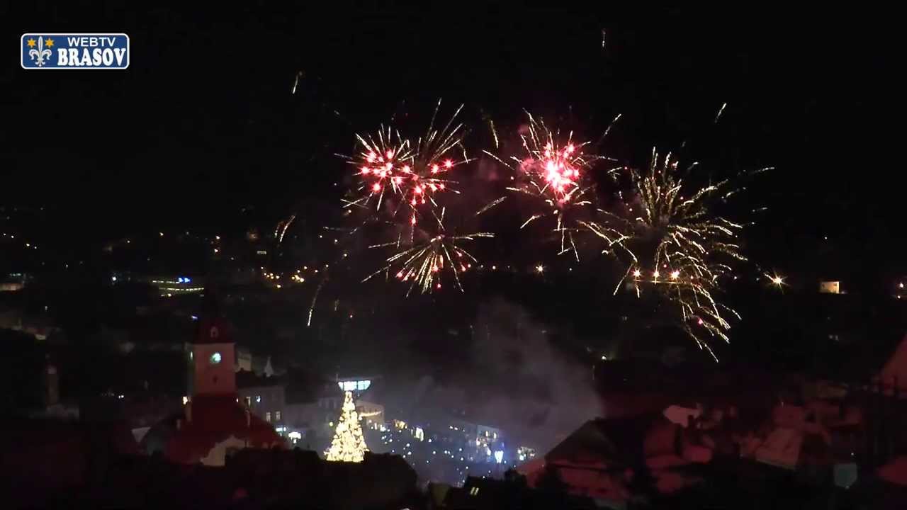 Brasov - foc de artificii, la aprinderea bradului de Craciun, in Piata Sfatului