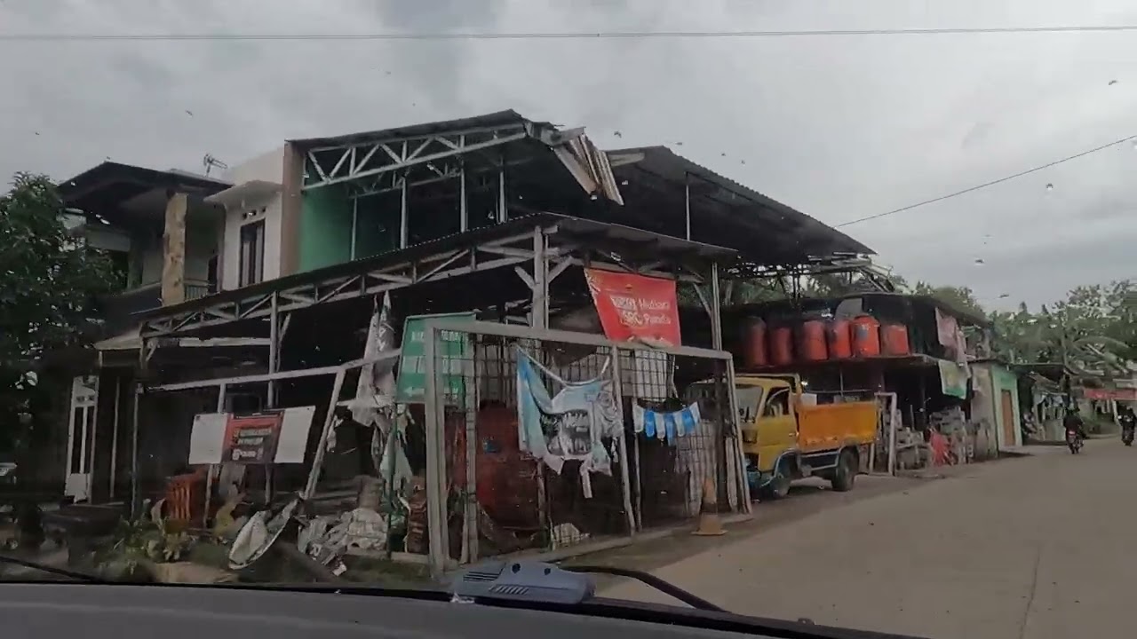 Dari Jalan Desa hingga Kehidupan Warga yang Apa Adanya