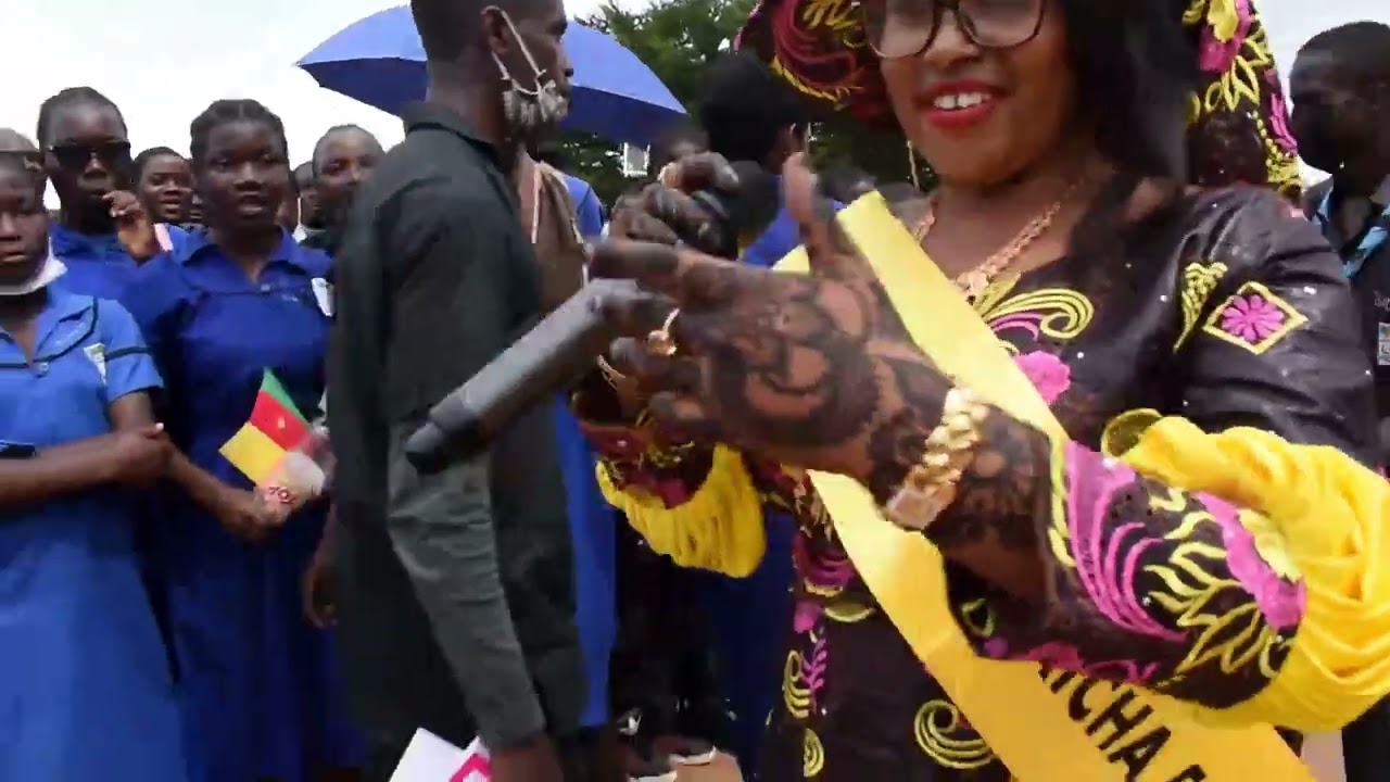 aicha Fadila Mme AMBASSADRICE au lycée de Mbala 2 en action